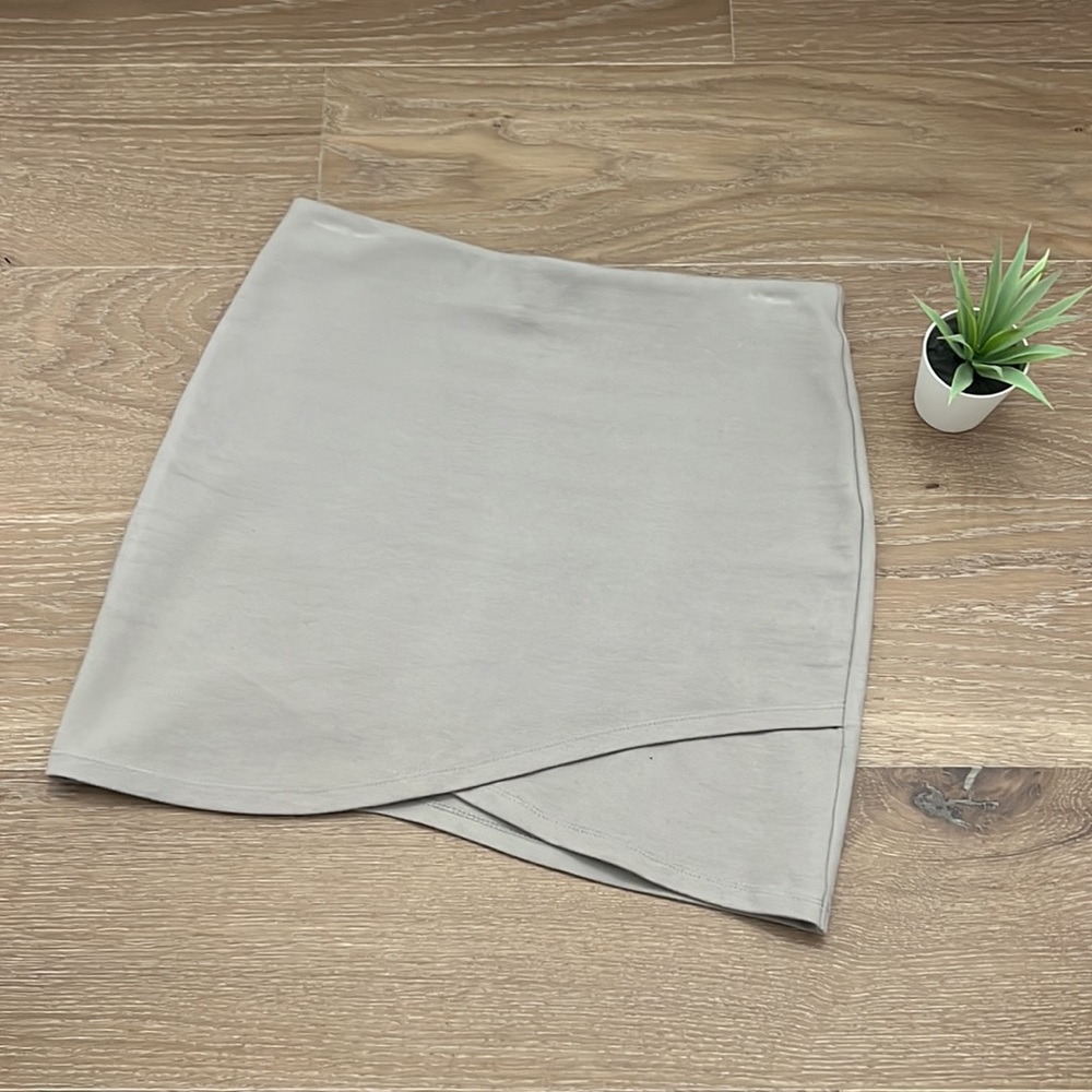 Aritzia Talula  Primrose Skirt